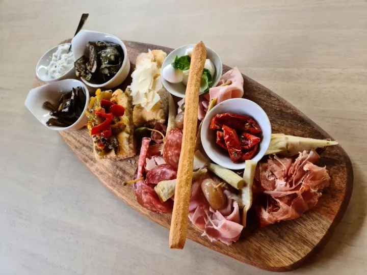 Planches À Partager Fromages Charcuteries Ou Tex-mex